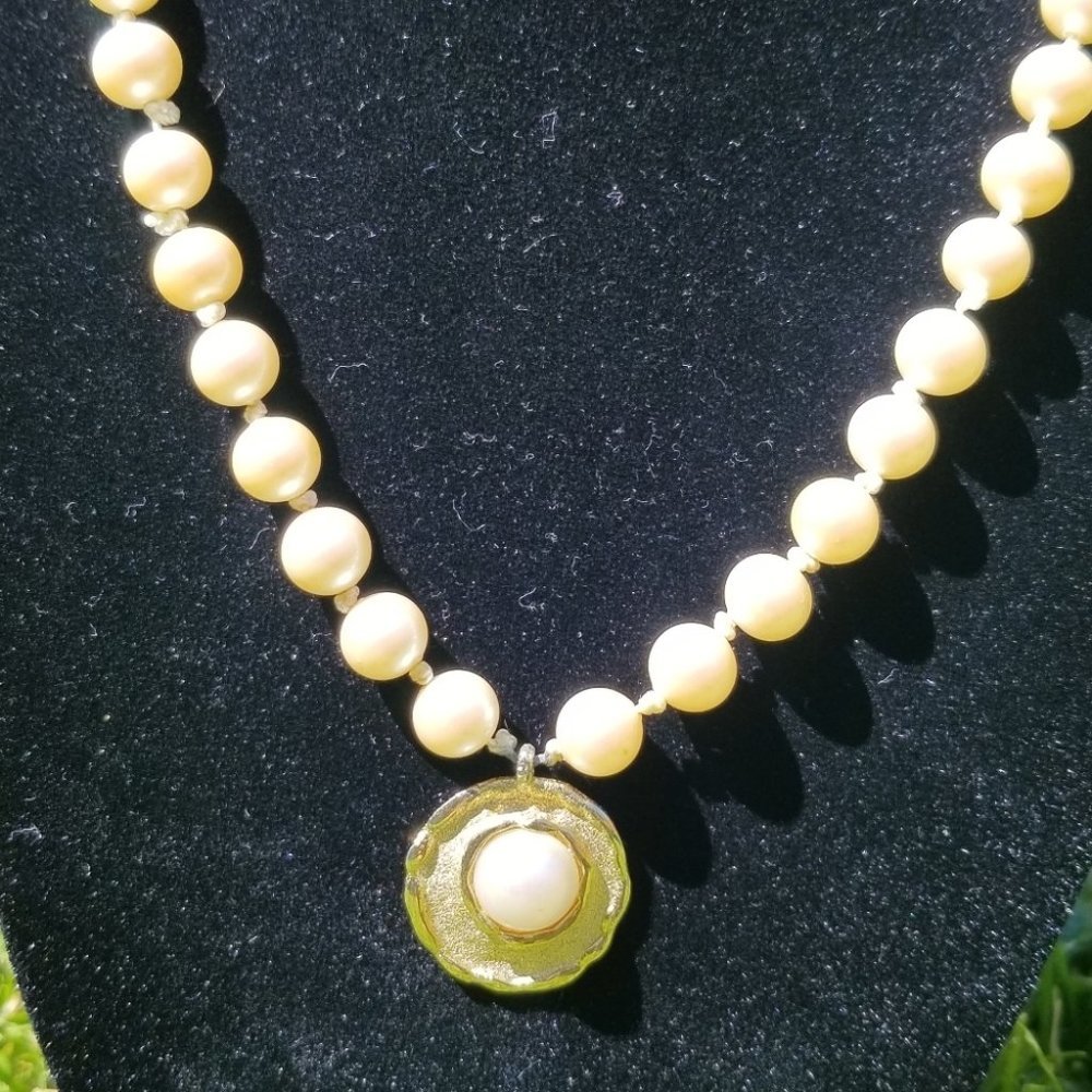 Vintage Faux Pearl Necklace - Picture 3 of 6